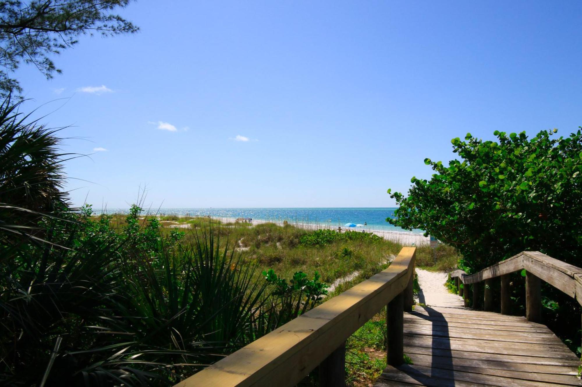 Anna Maria Island Runaway Tropical Dream-One Minute Walk To The Beach-Heated Pool Bradenton Beach Esterno foto