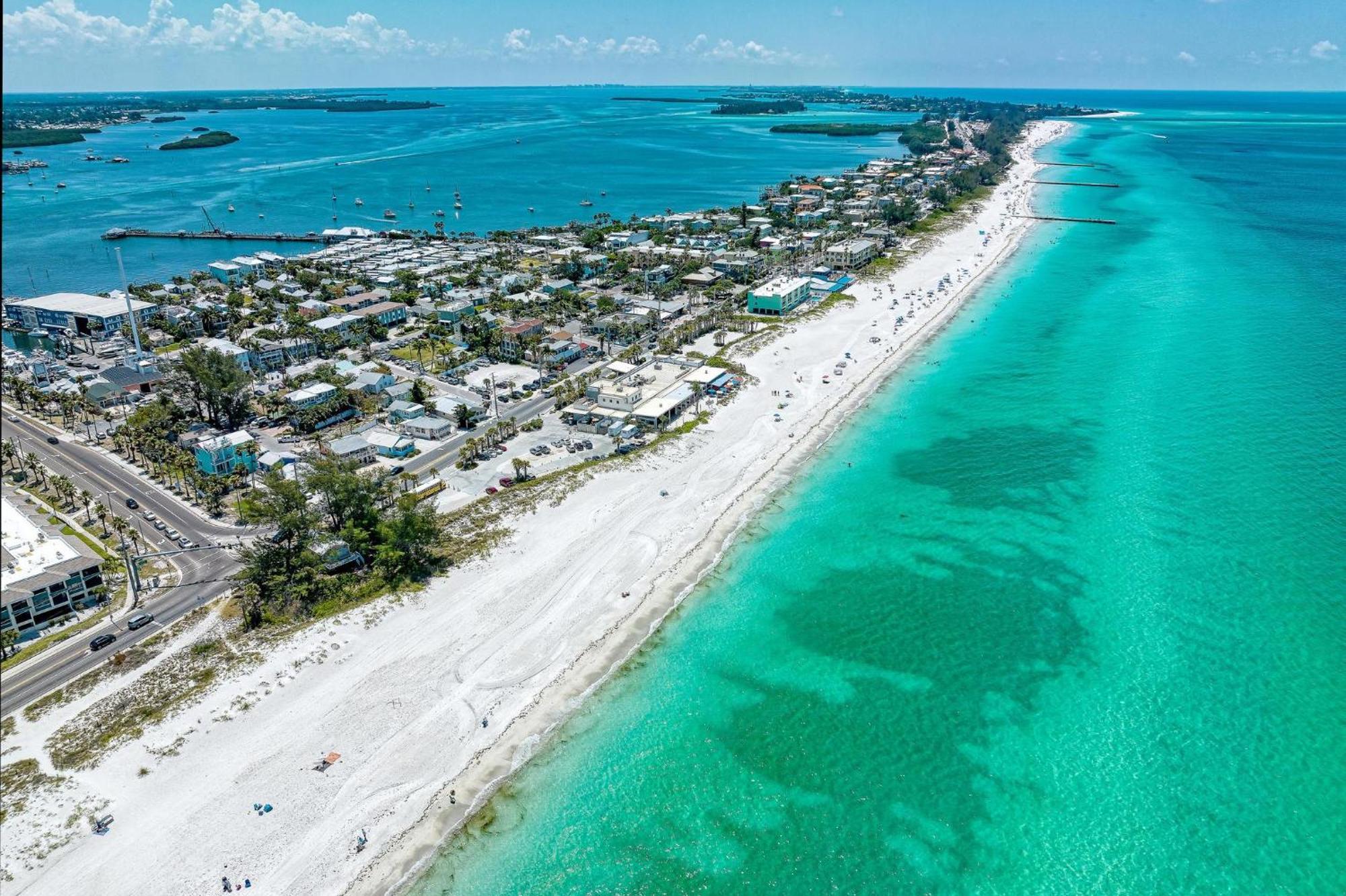 Anna Maria Island Runaway Tropical Dream-One Minute Walk To The Beach-Heated Pool Bradenton Beach Esterno foto