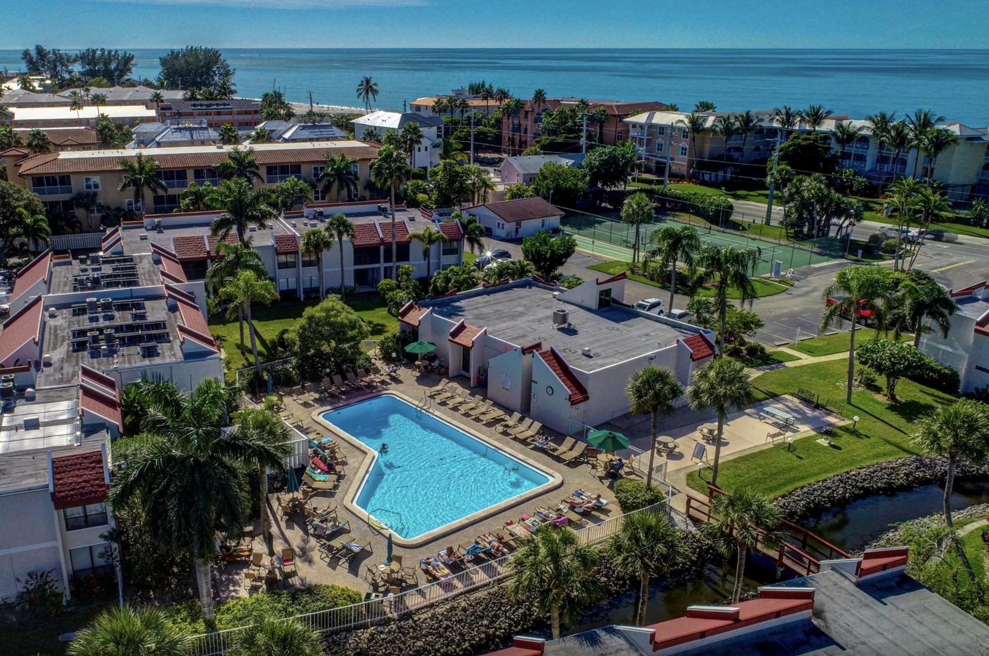 Anna Maria Island Runaway Tropical Dream-One Minute Walk To The Beach-Heated Pool Bradenton Beach Esterno foto
