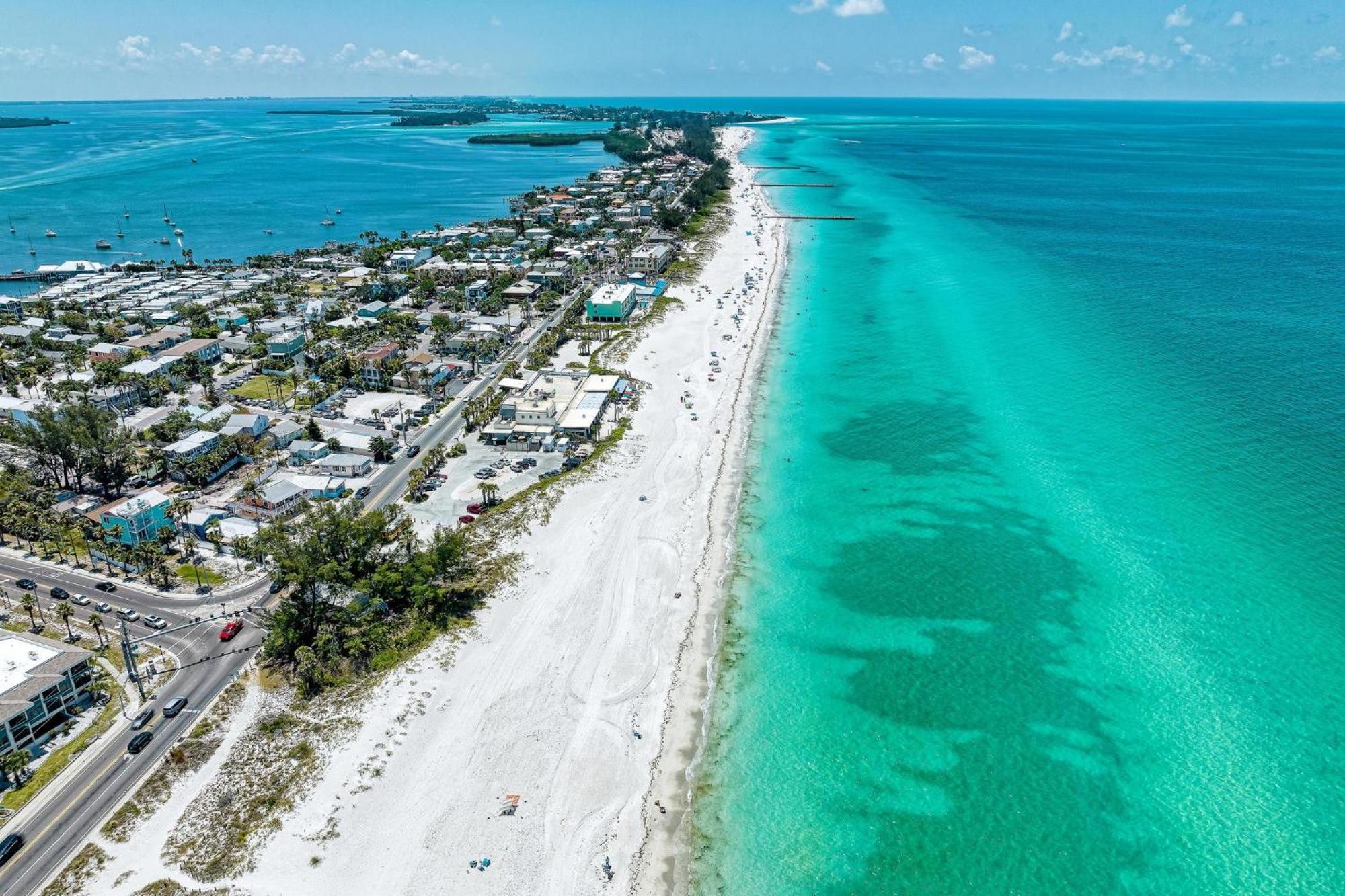 Anna Maria Island Runaway Tropical Dream-One Minute Walk To The Beach-Heated Pool Bradenton Beach Esterno foto