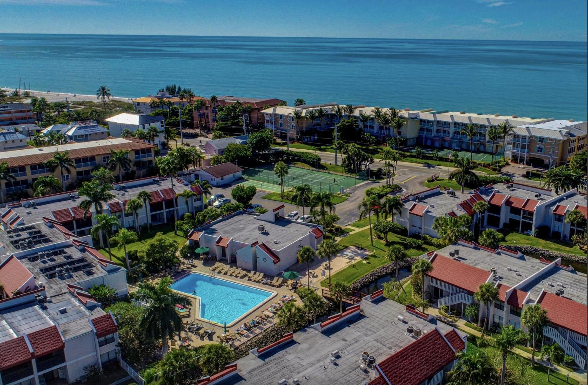 Anna Maria Island Runaway Tropical Dream-One Minute Walk To The Beach-Heated Pool Bradenton Beach Esterno foto