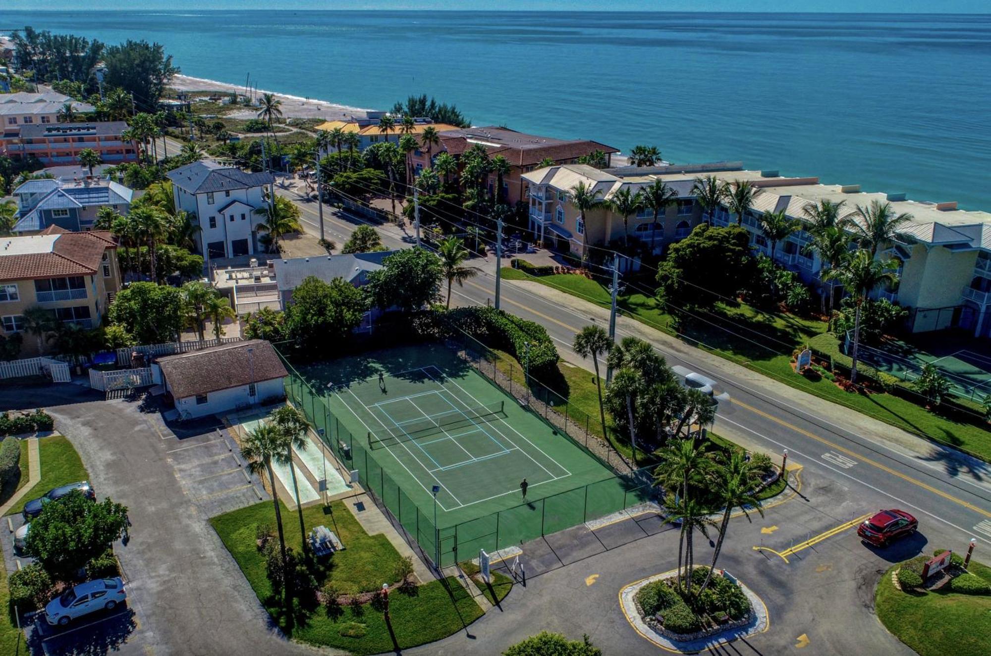 Anna Maria Island Runaway Tropical Dream-One Minute Walk To The Beach-Heated Pool Bradenton Beach Esterno foto