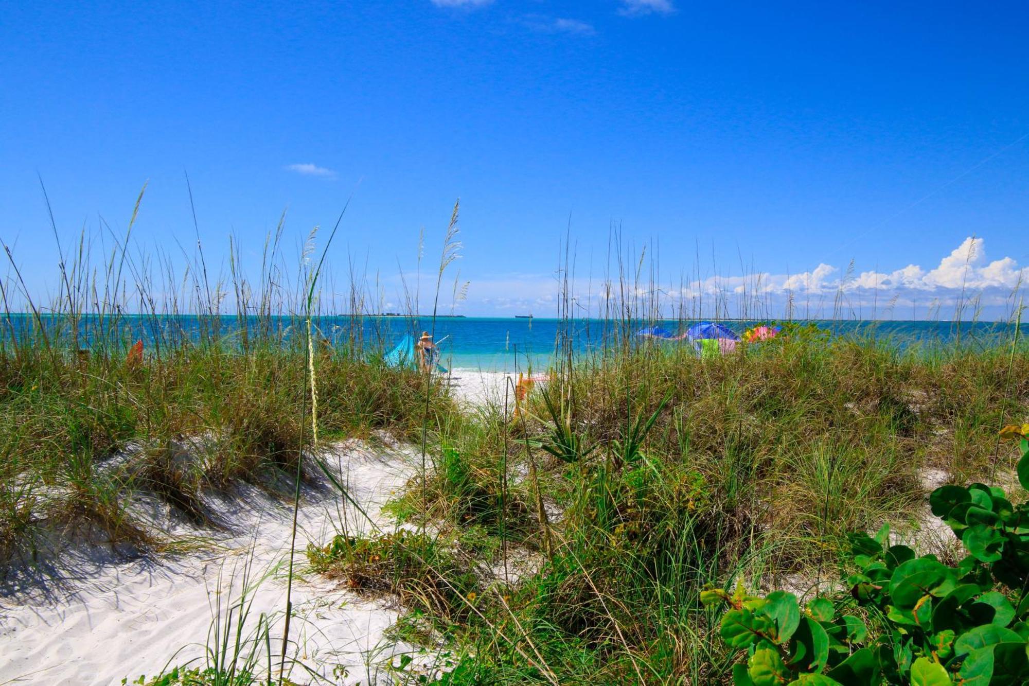 Anna Maria Island Runaway Tropical Dream-One Minute Walk To The Beach-Heated Pool Bradenton Beach Esterno foto