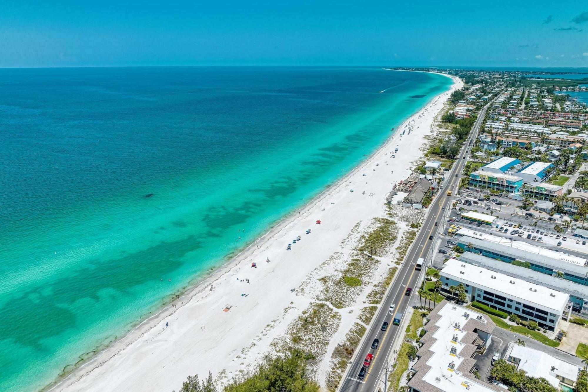 Anna Maria Island Runaway Tropical Dream-One Minute Walk To The Beach-Heated Pool Bradenton Beach Esterno foto