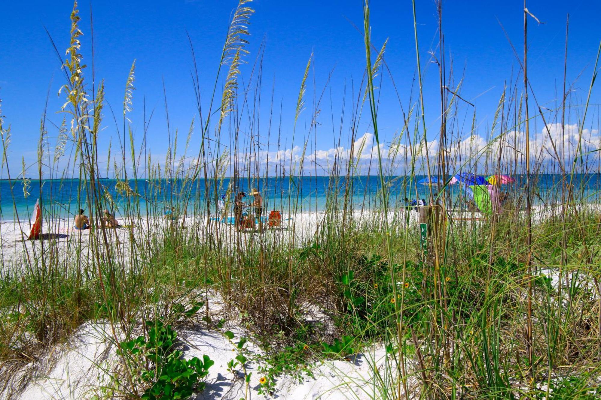 Anna Maria Island Runaway Tropical Dream-One Minute Walk To The Beach-Heated Pool Bradenton Beach Esterno foto