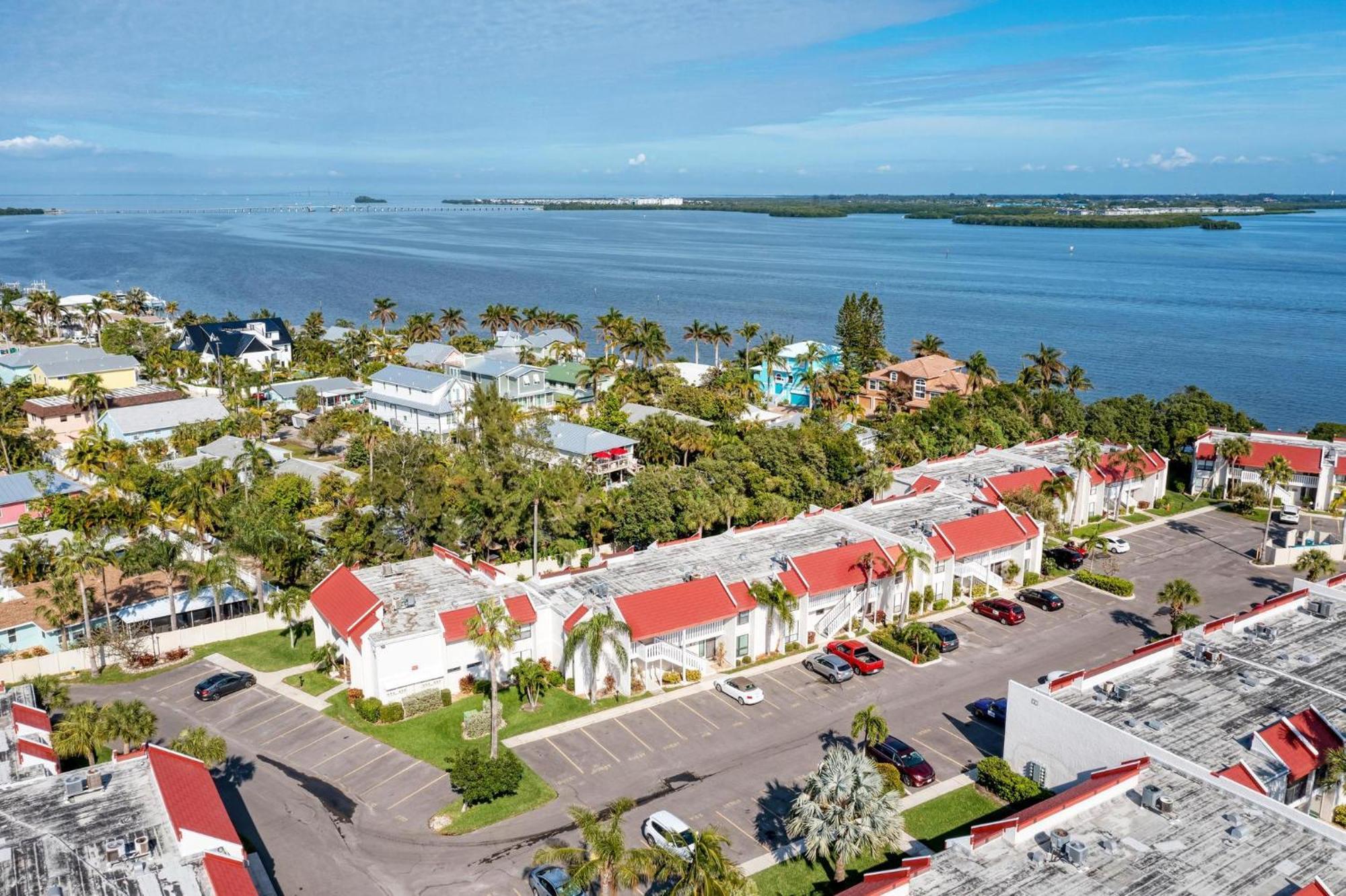 Anna Maria Island Runaway Tropical Dream-One Minute Walk To The Beach-Heated Pool Bradenton Beach Esterno foto