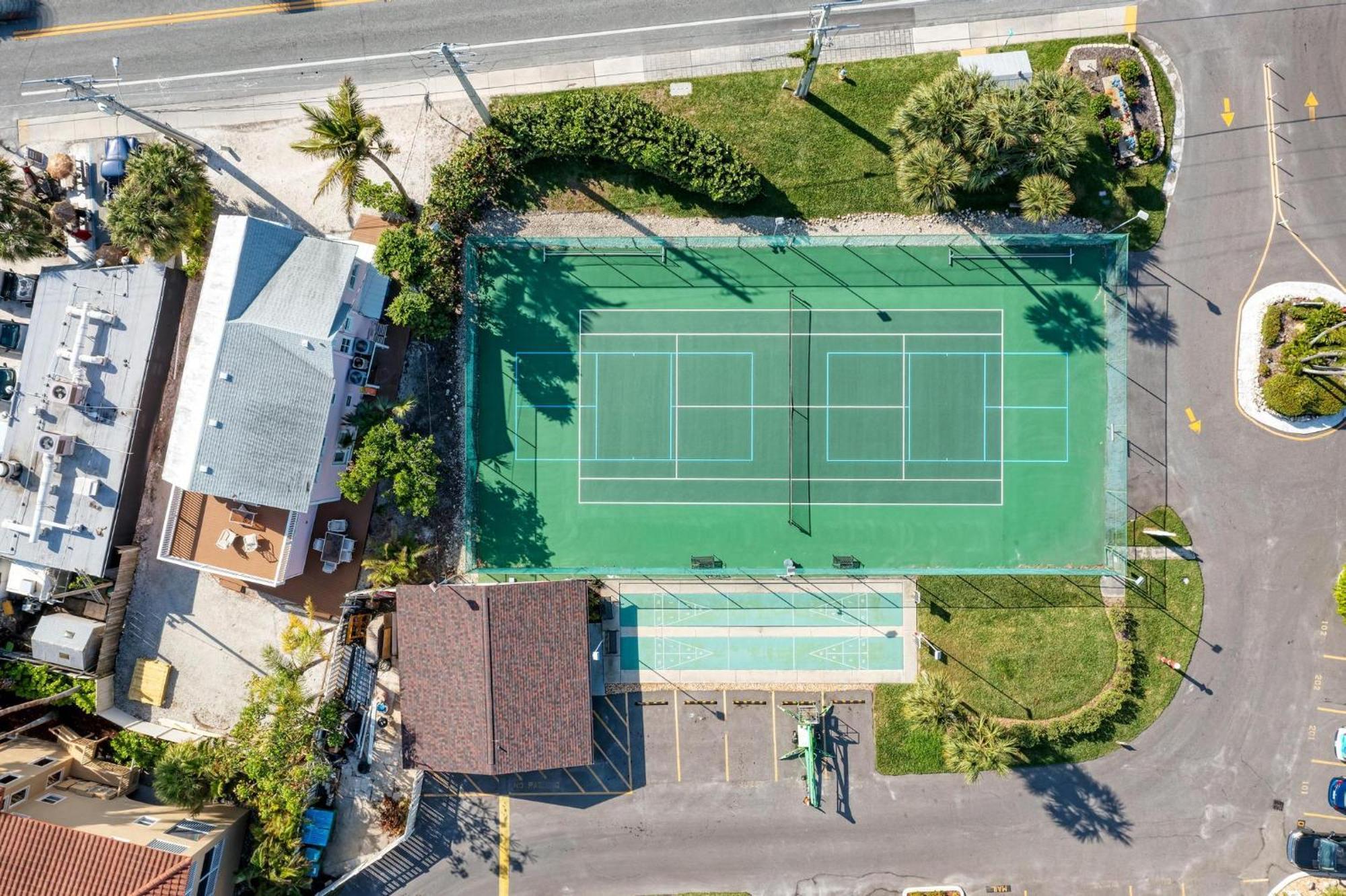 Anna Maria Island Runaway Tropical Dream-One Minute Walk To The Beach-Heated Pool Bradenton Beach Esterno foto